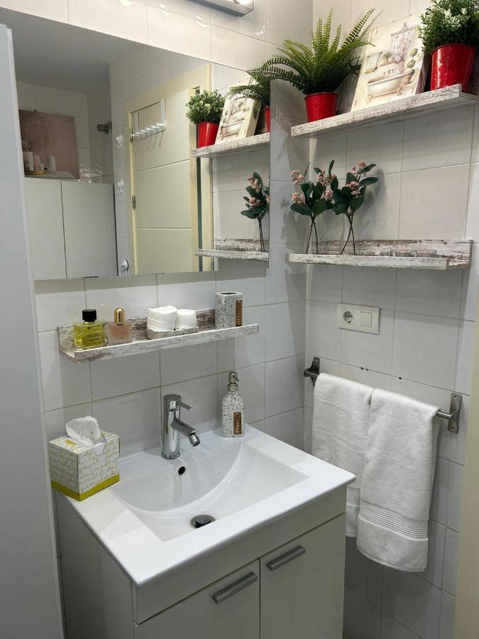 Apartamento Suite Torre Alta Parking Gratis Seville Ngoại thất bức ảnh